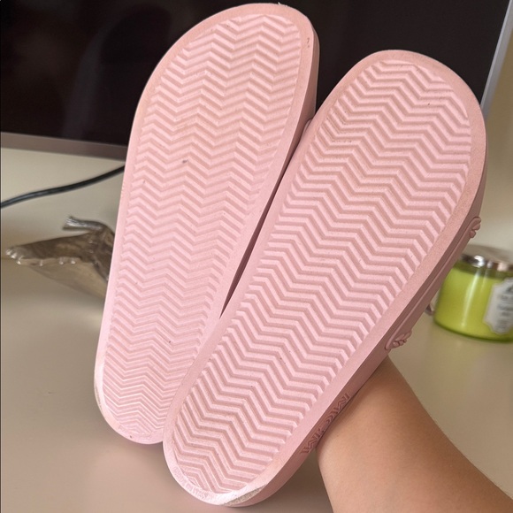 MCM Blush Pink Embossed Slides - Picture 5 of 6